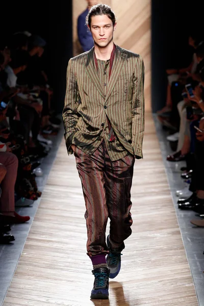 Look 11